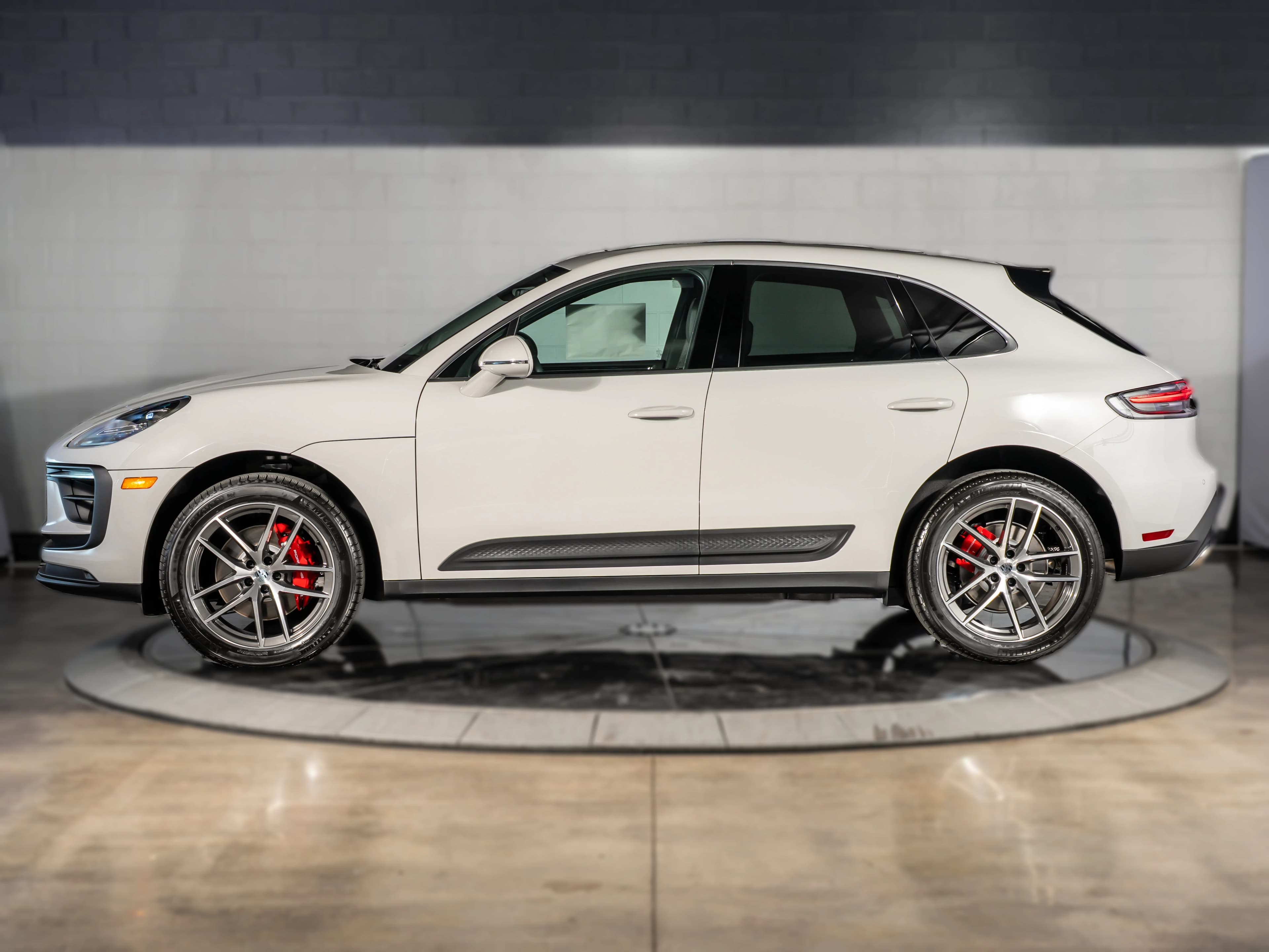 Porsche Macan S AWD 2026 — side view