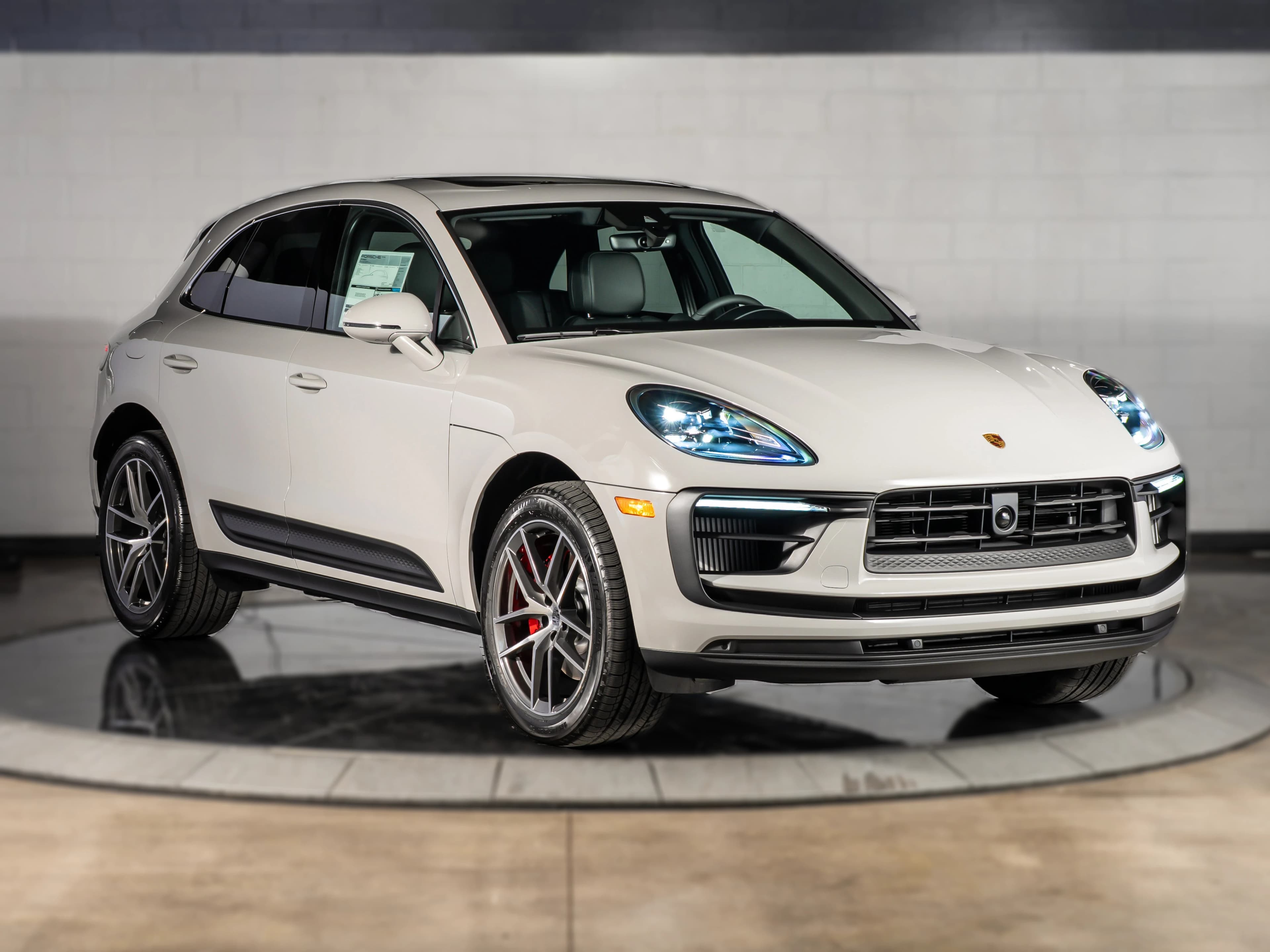 Porsche Macan S AWD 2026 — side view