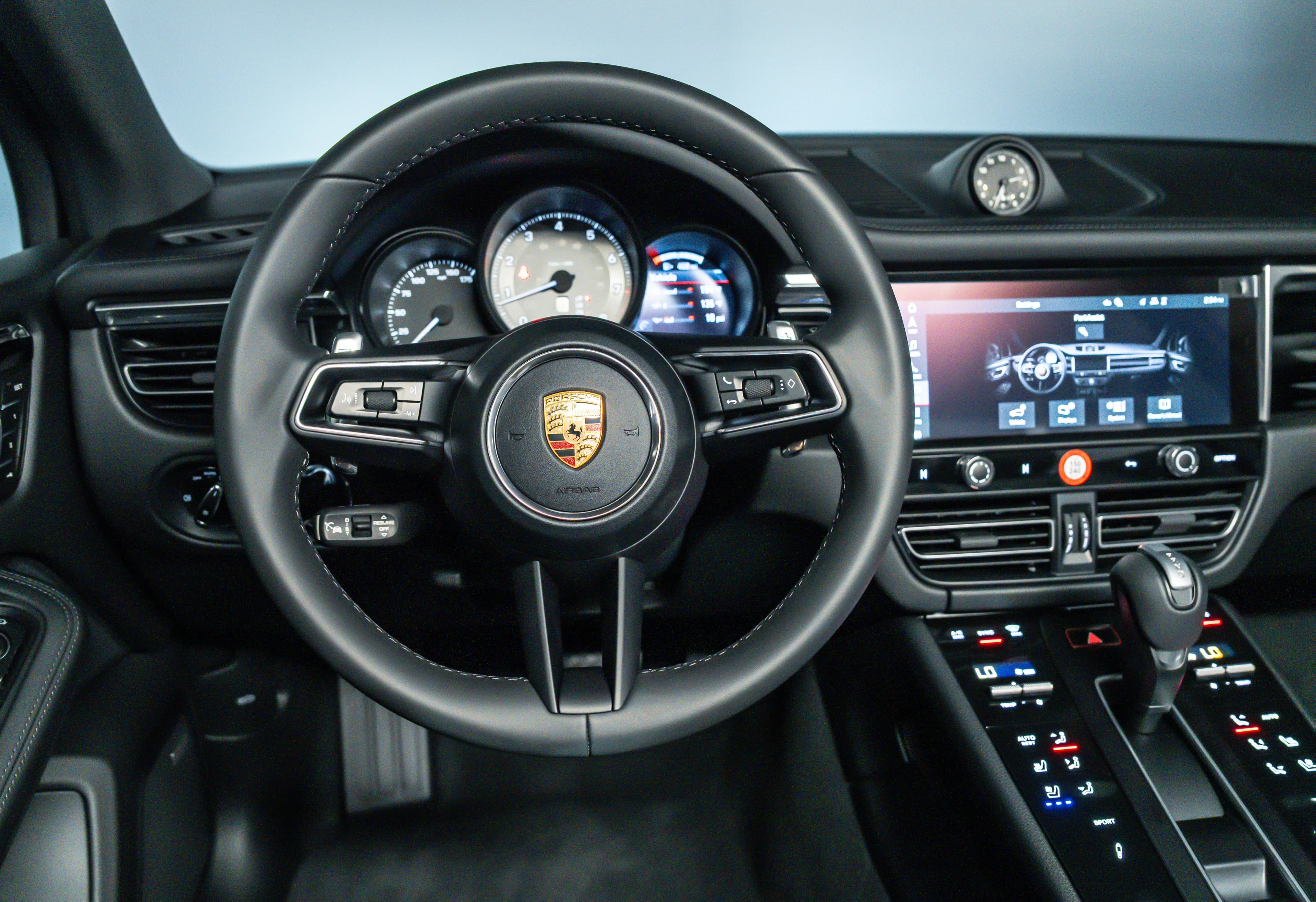 Porsche Macan S AWD 2026 — side view