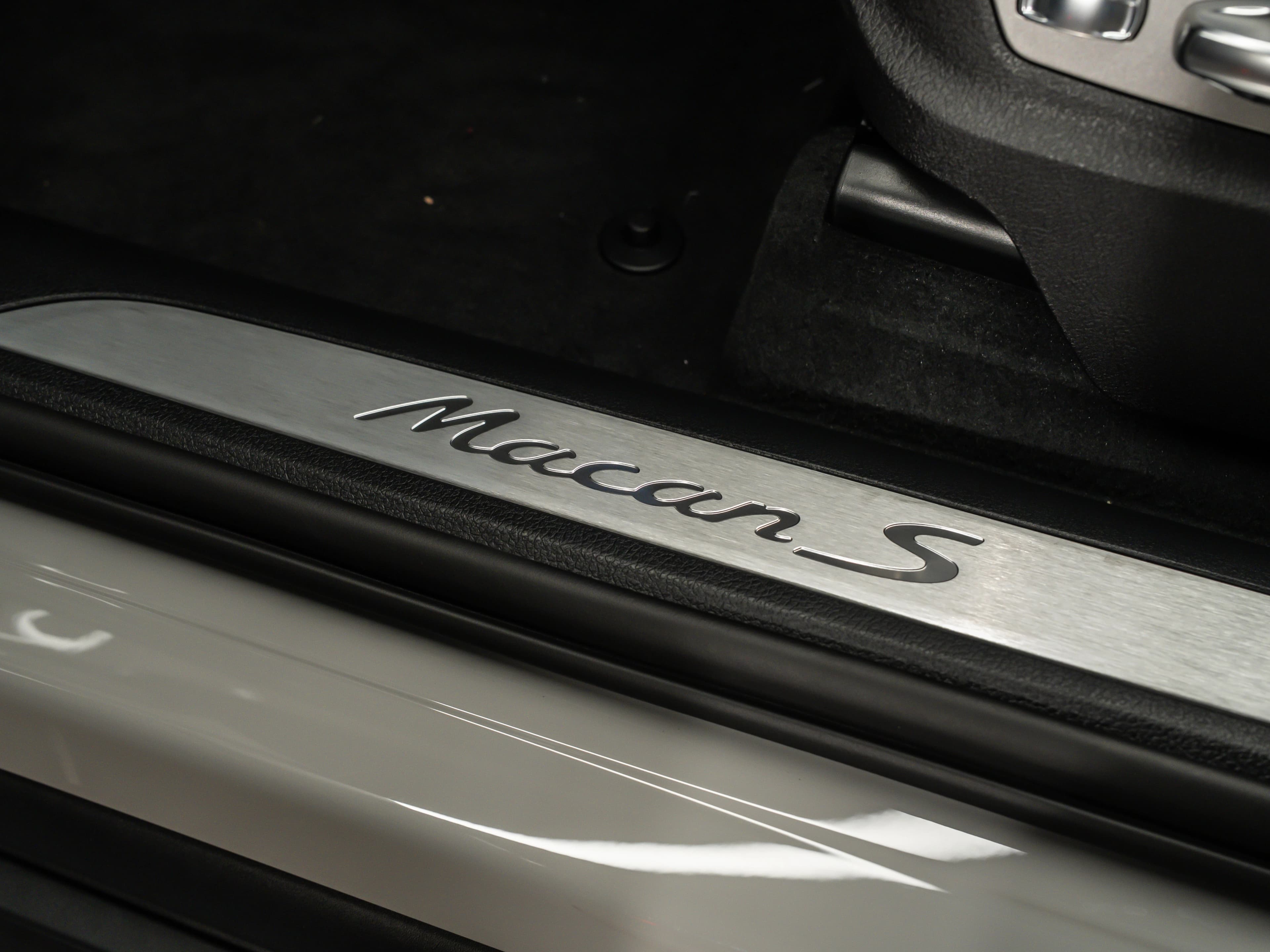 Porsche Macan S AWD 2026 — side view