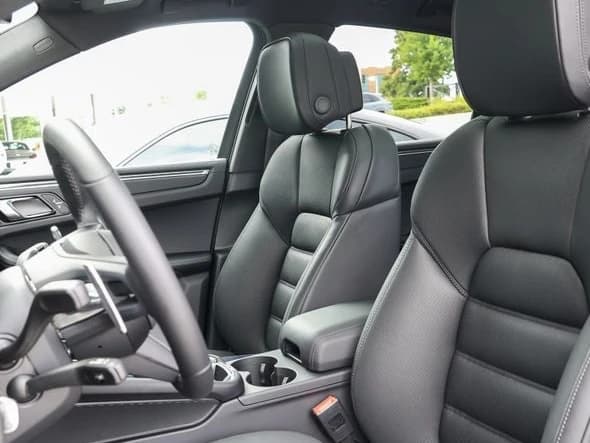 Porsche Macan S AWD 2026 — side view