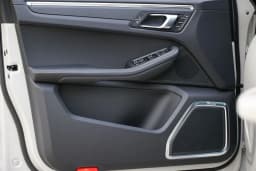 Porsche Macan S AWD 2026 — side view