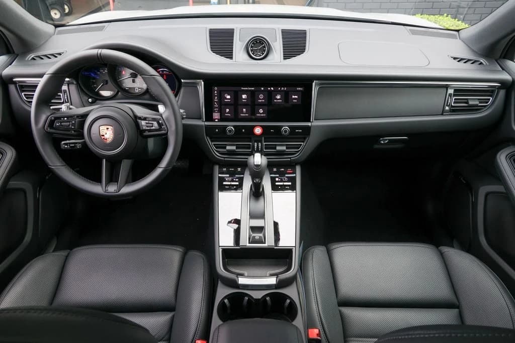 Porsche Macan S AWD 2026 — side view