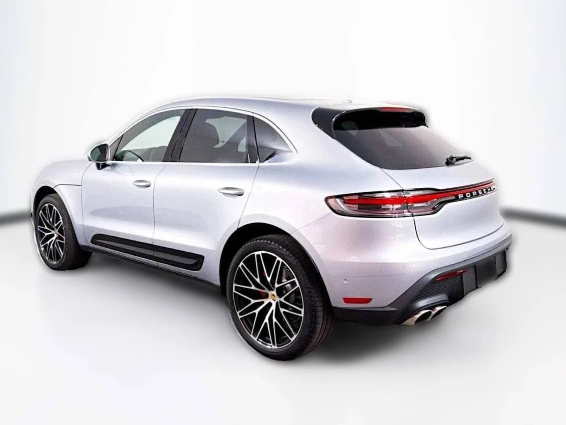 Porsche Macan S AWD 2025 — side view