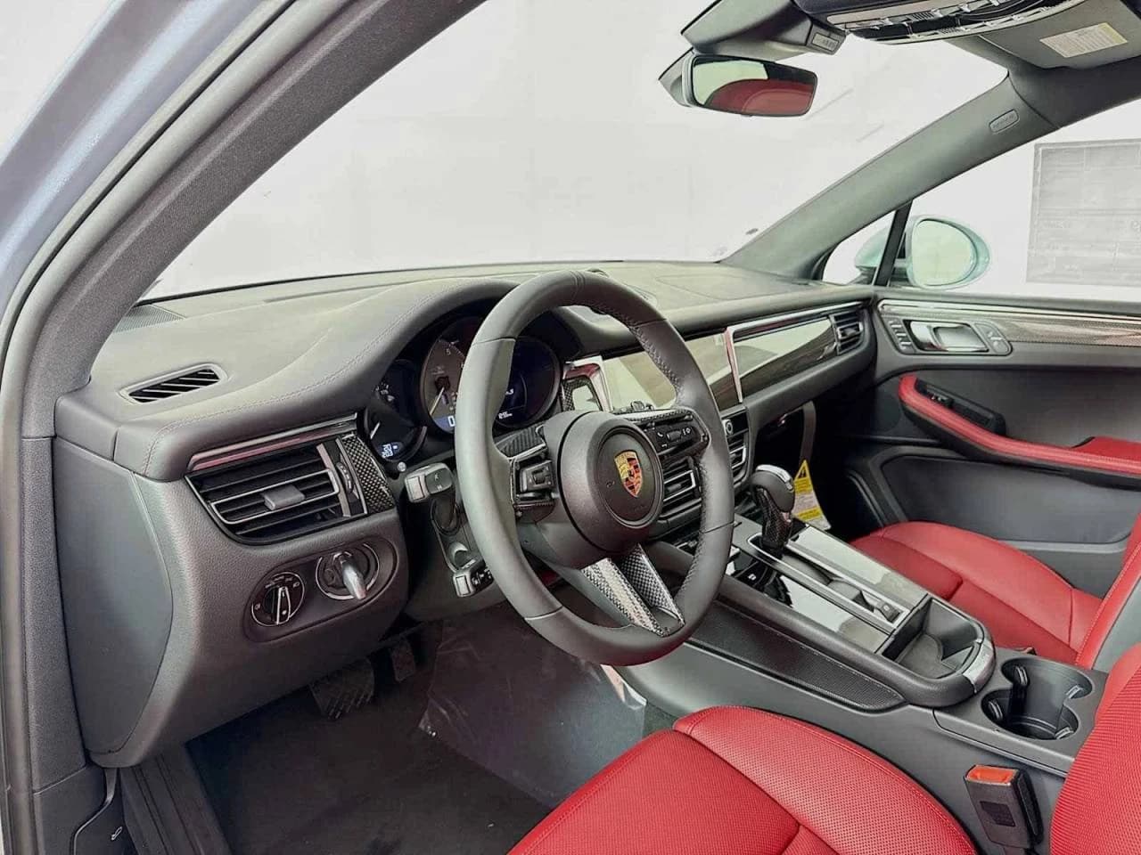 Porsche Macan S AWD 2025 — side view
