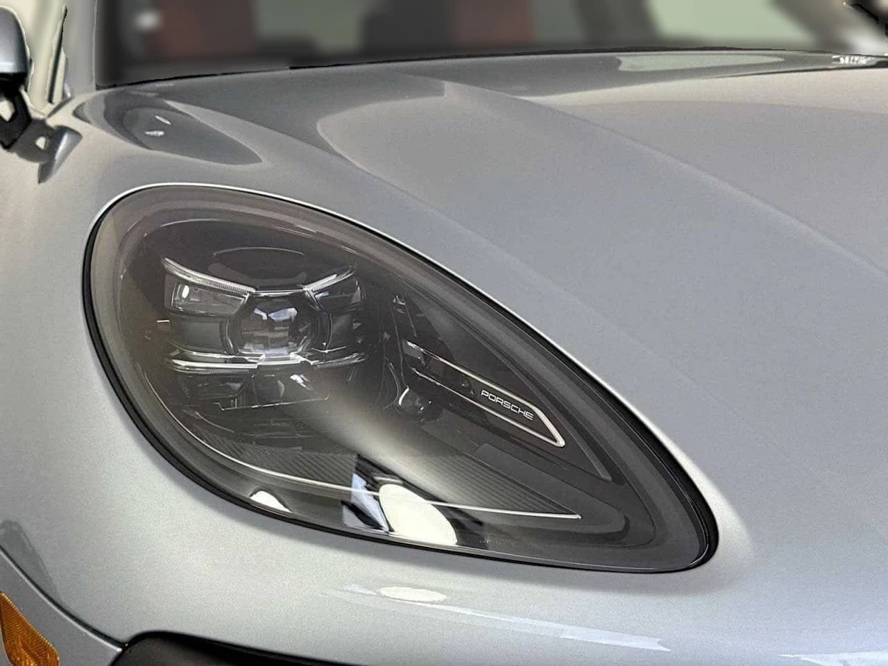 Porsche Macan S AWD 2025 — side view