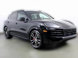 Porsche Cayenne S AWD 2025 — side view