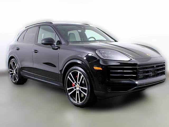 Porsche Cayenne S AWD 2025 — side view