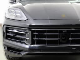 Porsche Cayenne S AWD 2025 — side view