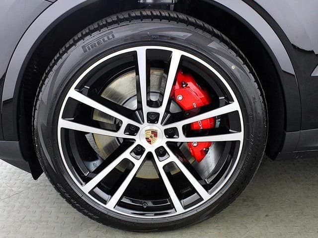 Porsche Cayenne S AWD 2025 — side view