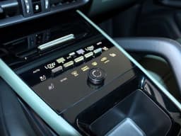 Porsche Cayenne S AWD 2025 — side view