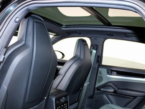 Porsche Cayenne S AWD 2025 — side view