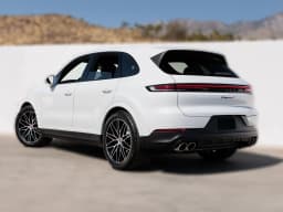 Porsche Cayenne S AWD 2025 — side view