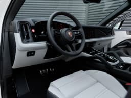 Porsche Cayenne S AWD 2025 — side view