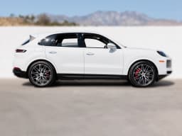 Porsche Cayenne S AWD 2025 — side view