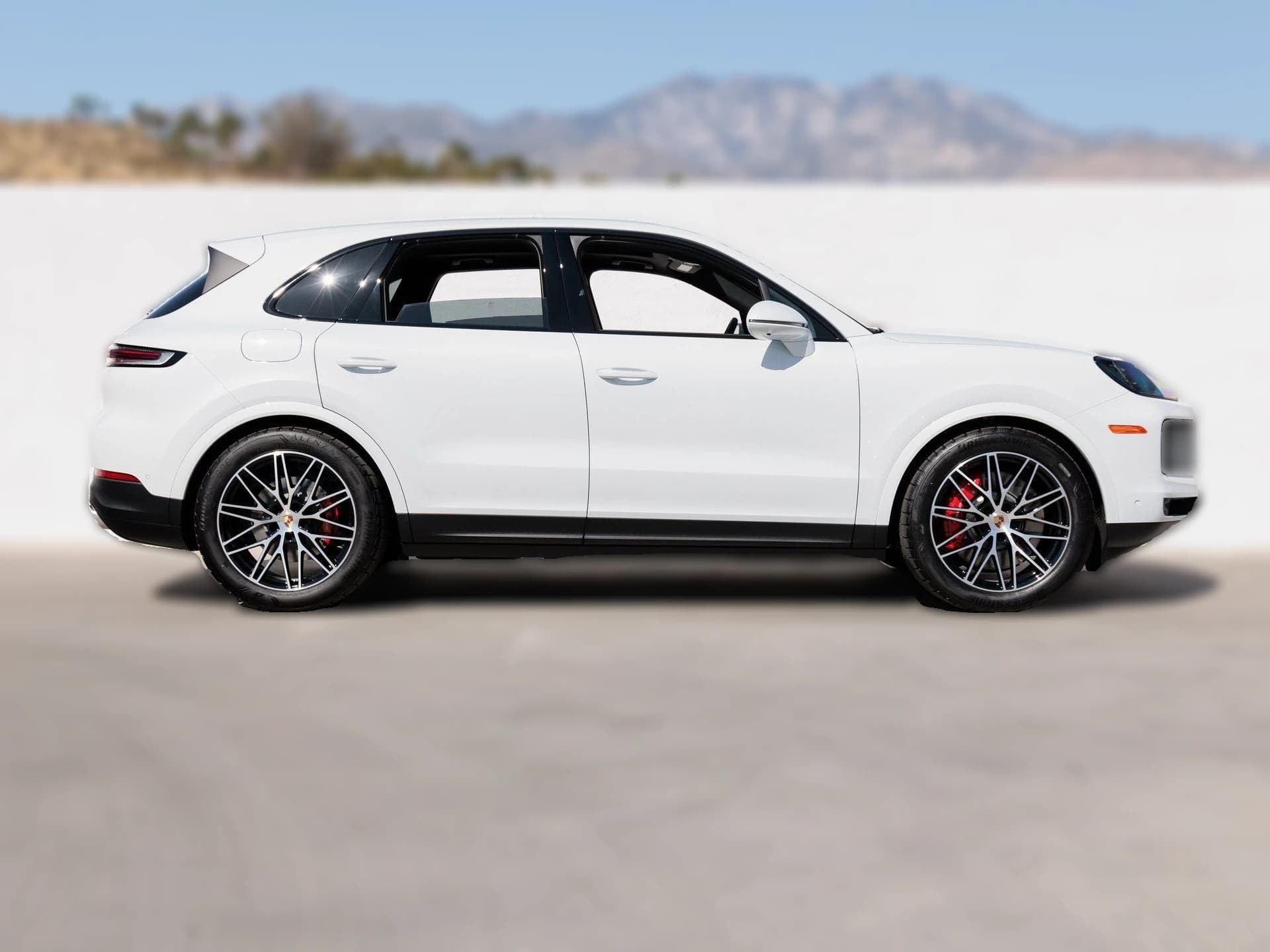 Porsche Cayenne S AWD 2025 — side view