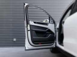 Porsche Cayenne S AWD 2025 — side view