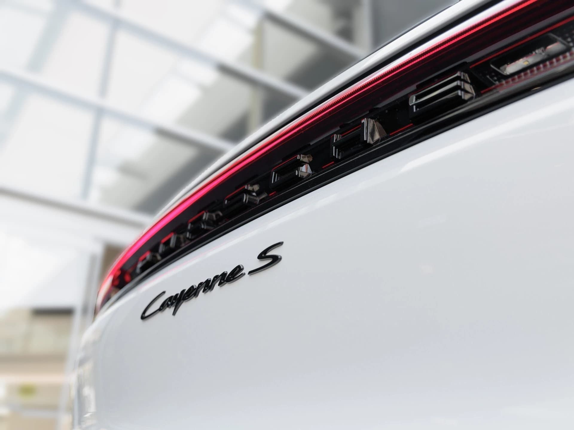 Porsche Cayenne S AWD 2025 — side view