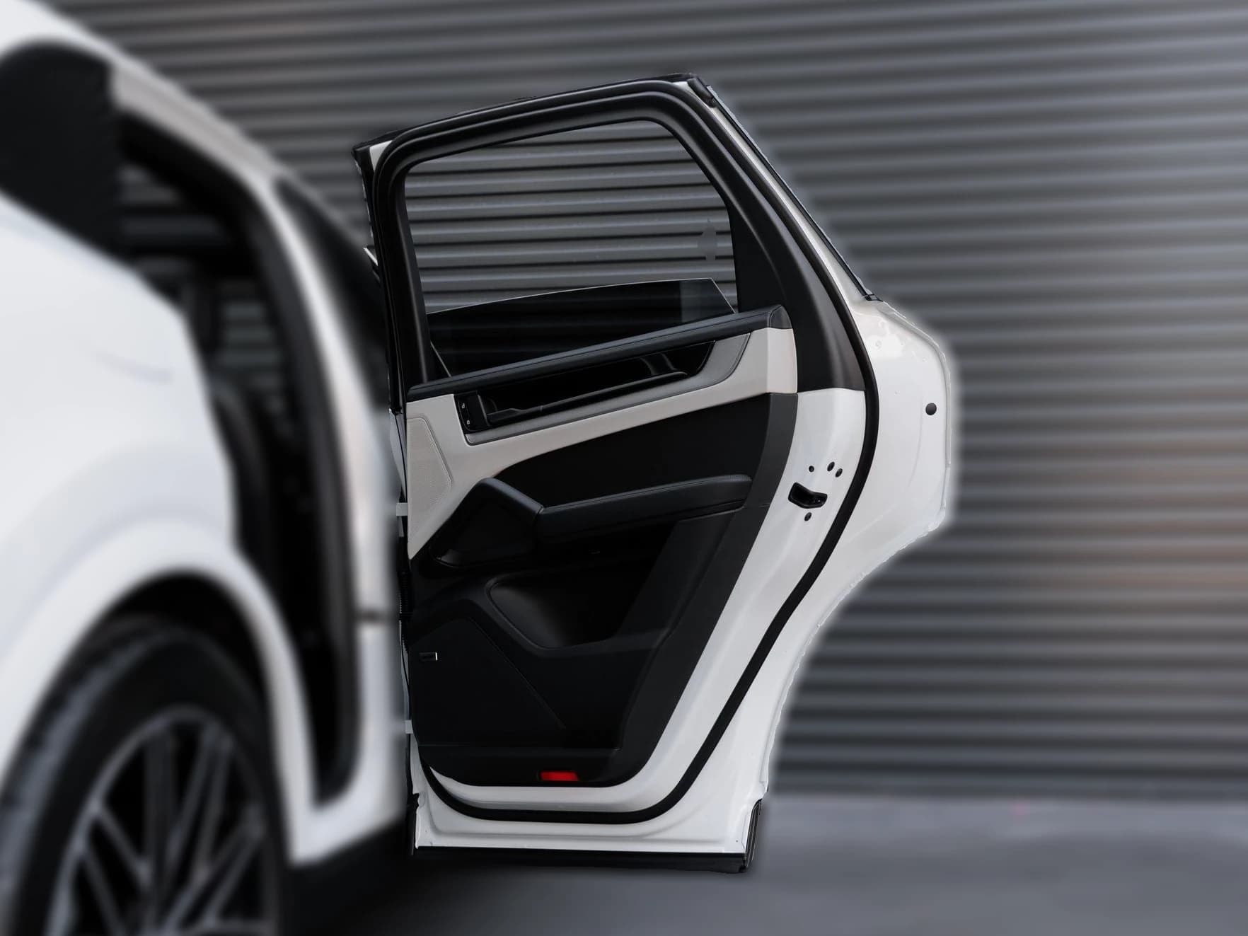 Porsche Cayenne S AWD 2025 — side view