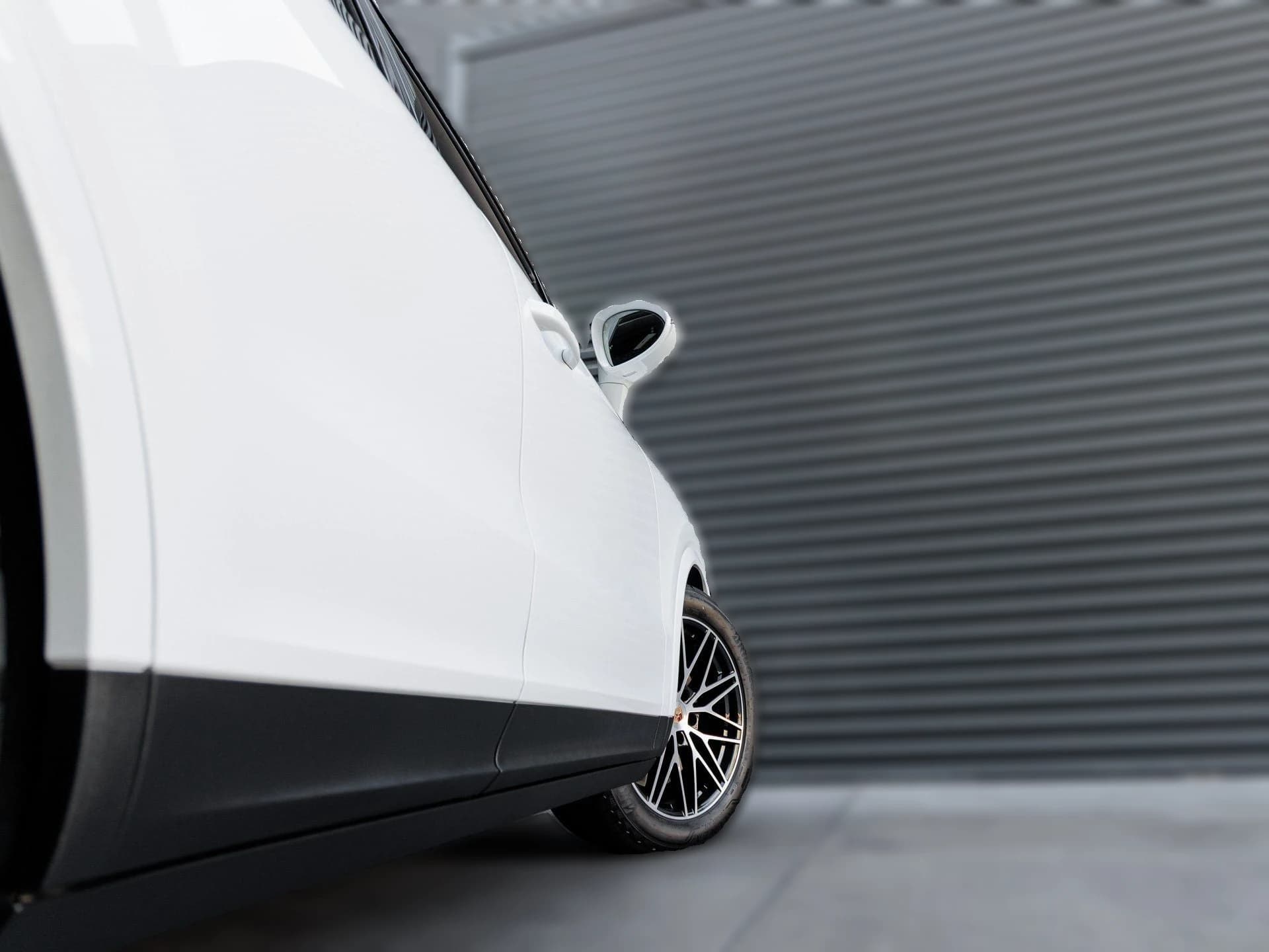 Porsche Cayenne S AWD 2025 — side view