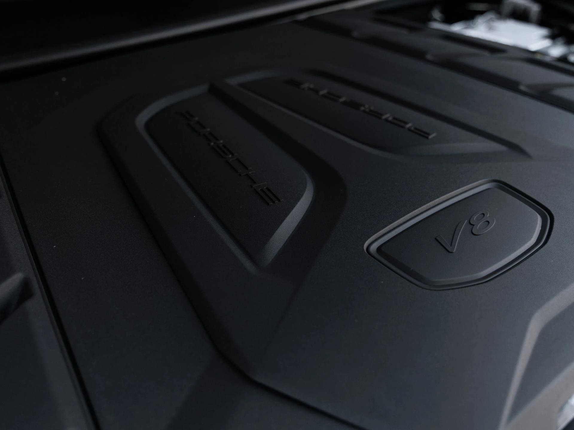 Porsche Cayenne S AWD 2025 — side view