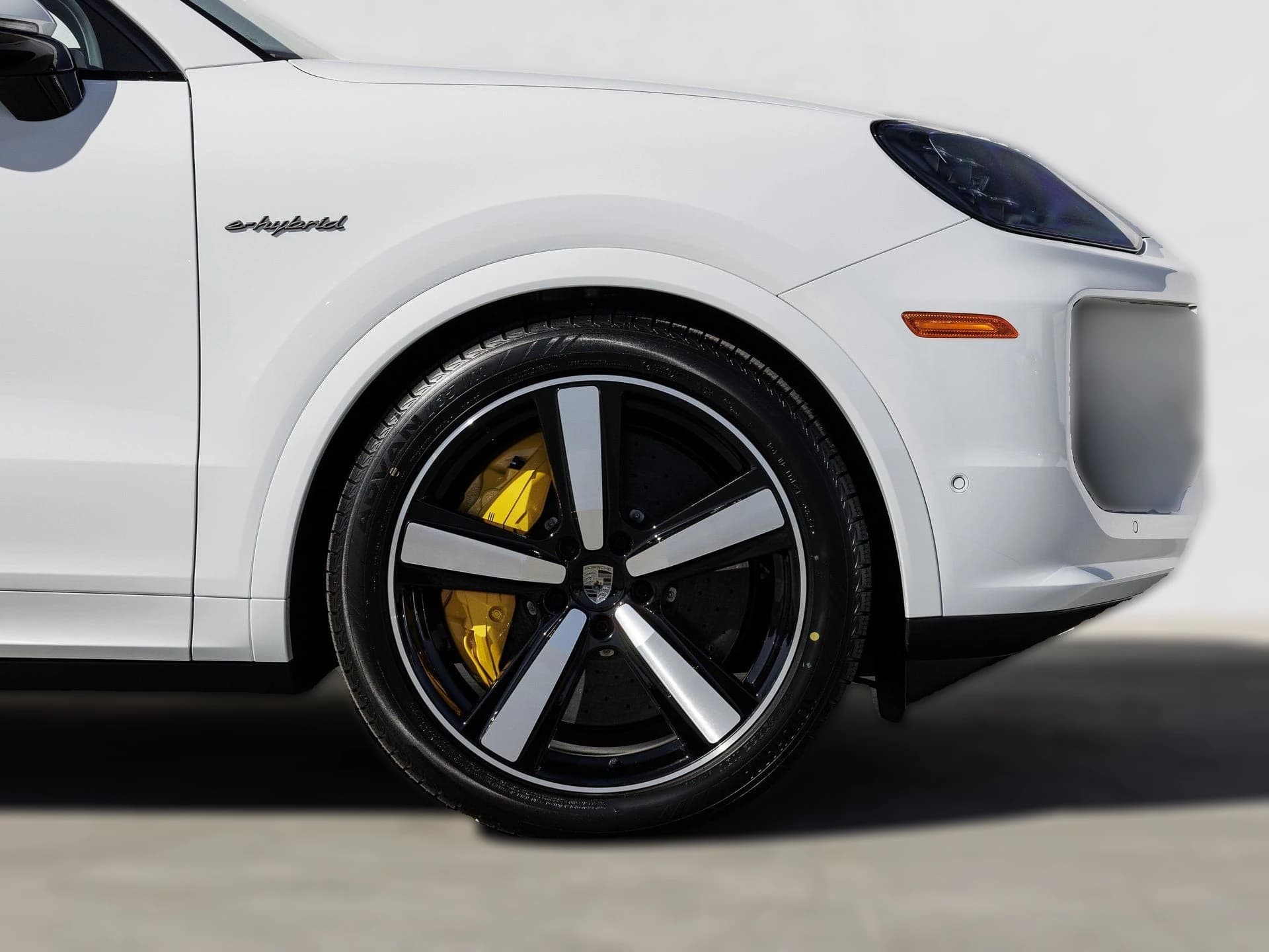 Porsche Cayenne Turbo E-Hybrid AWD 2026 — side view