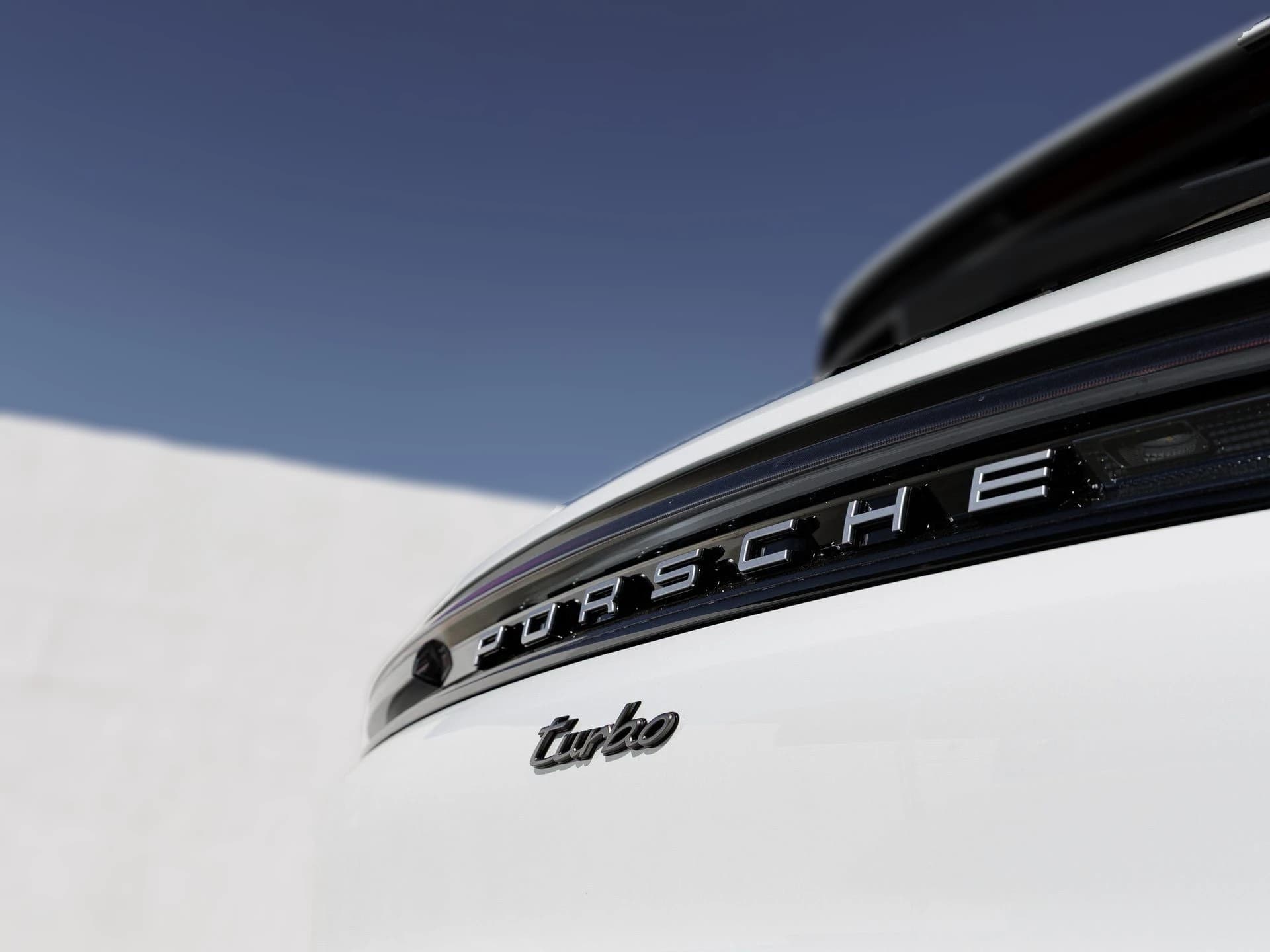 Porsche Cayenne Turbo E-Hybrid AWD 2026 — side view