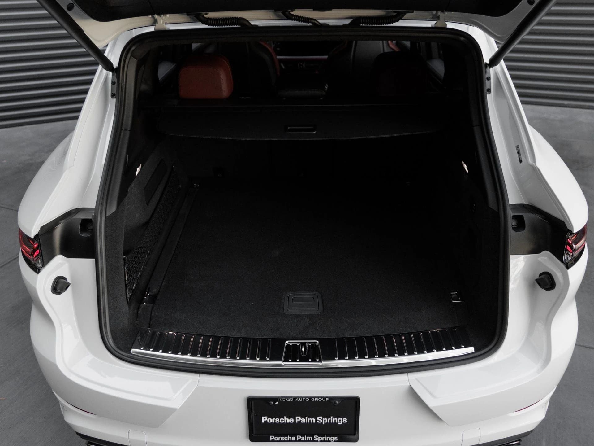 Porsche Cayenne Turbo E-Hybrid AWD 2026 — side view