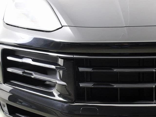 Porsche Cayenne Base Coupe AWD 2026 — side view