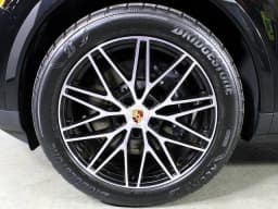 Porsche Cayenne Base Coupe AWD 2026 — side view
