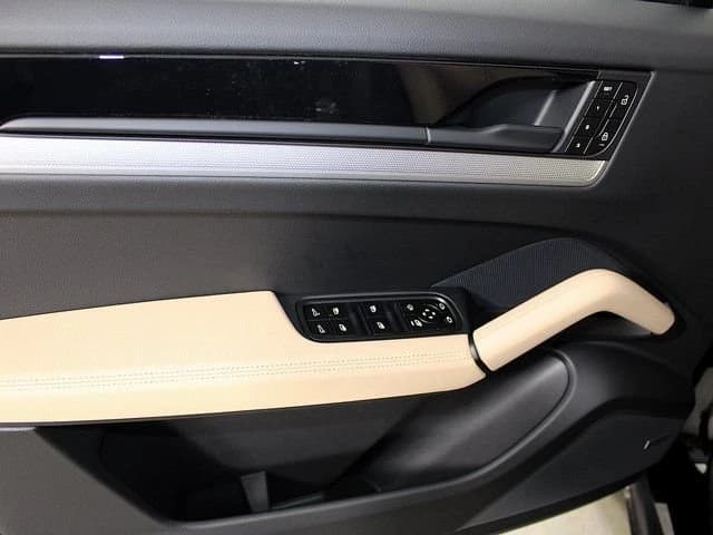 Porsche Cayenne Base Coupe AWD 2026 — side view