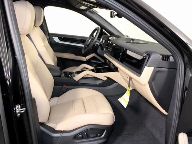 Porsche Cayenne Base Coupe AWD 2026 — side view