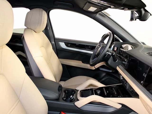 Porsche Cayenne Base Coupe AWD 2026 — side view