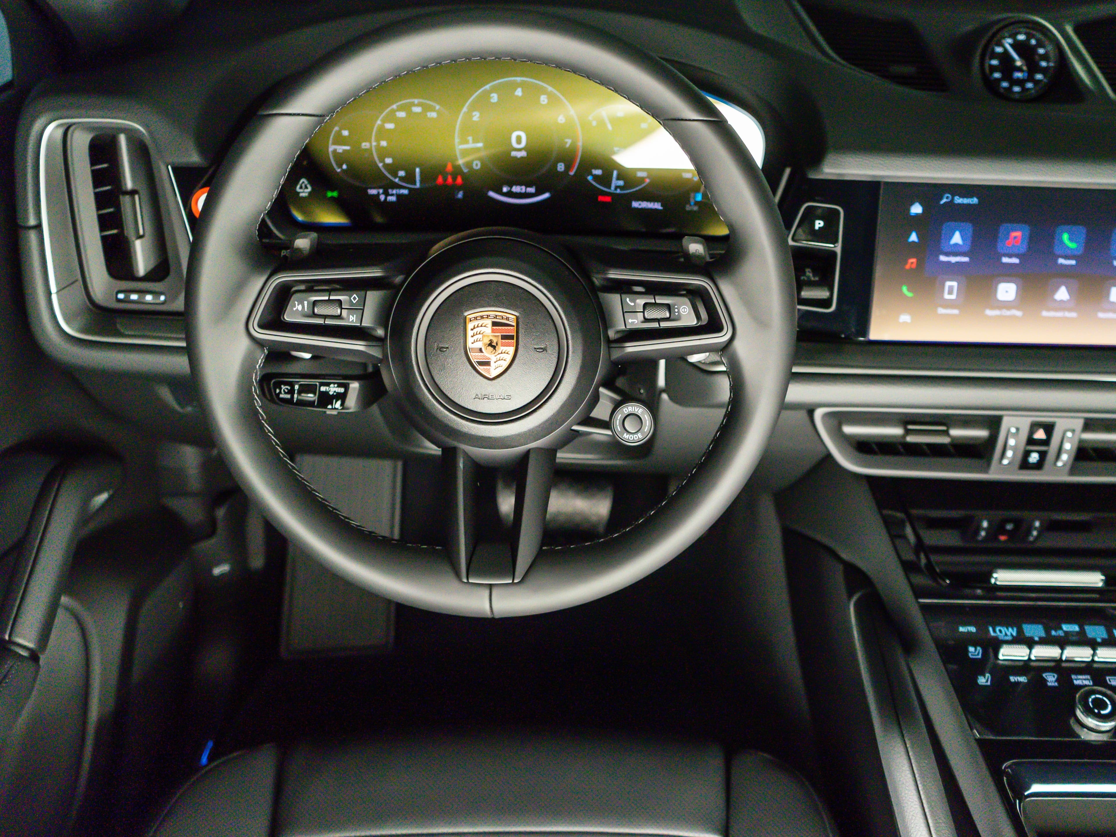 Porsche Cayenne Base Coupe AWD 2026 — side view