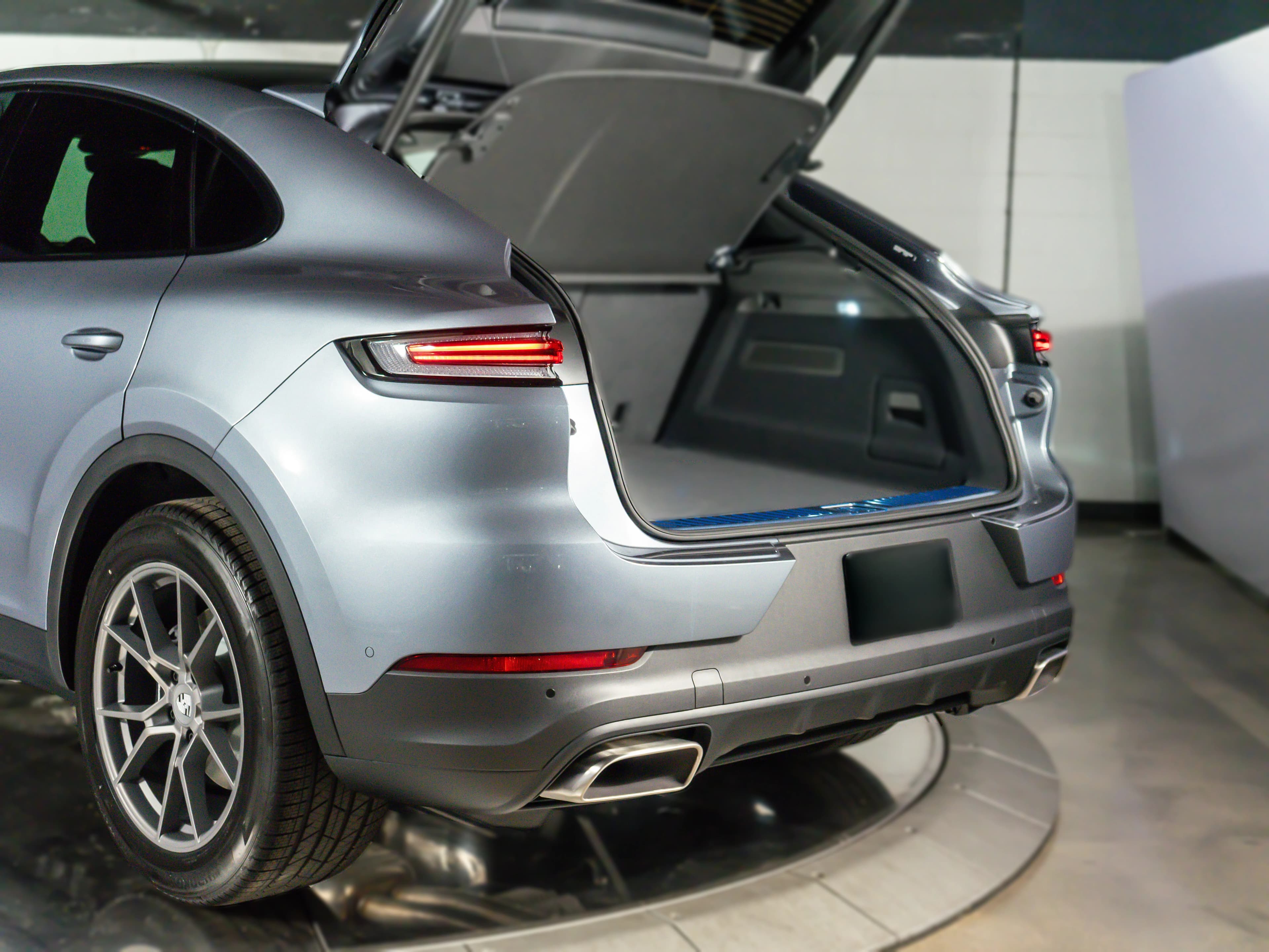 Porsche Cayenne Base Coupe AWD 2026 — side view