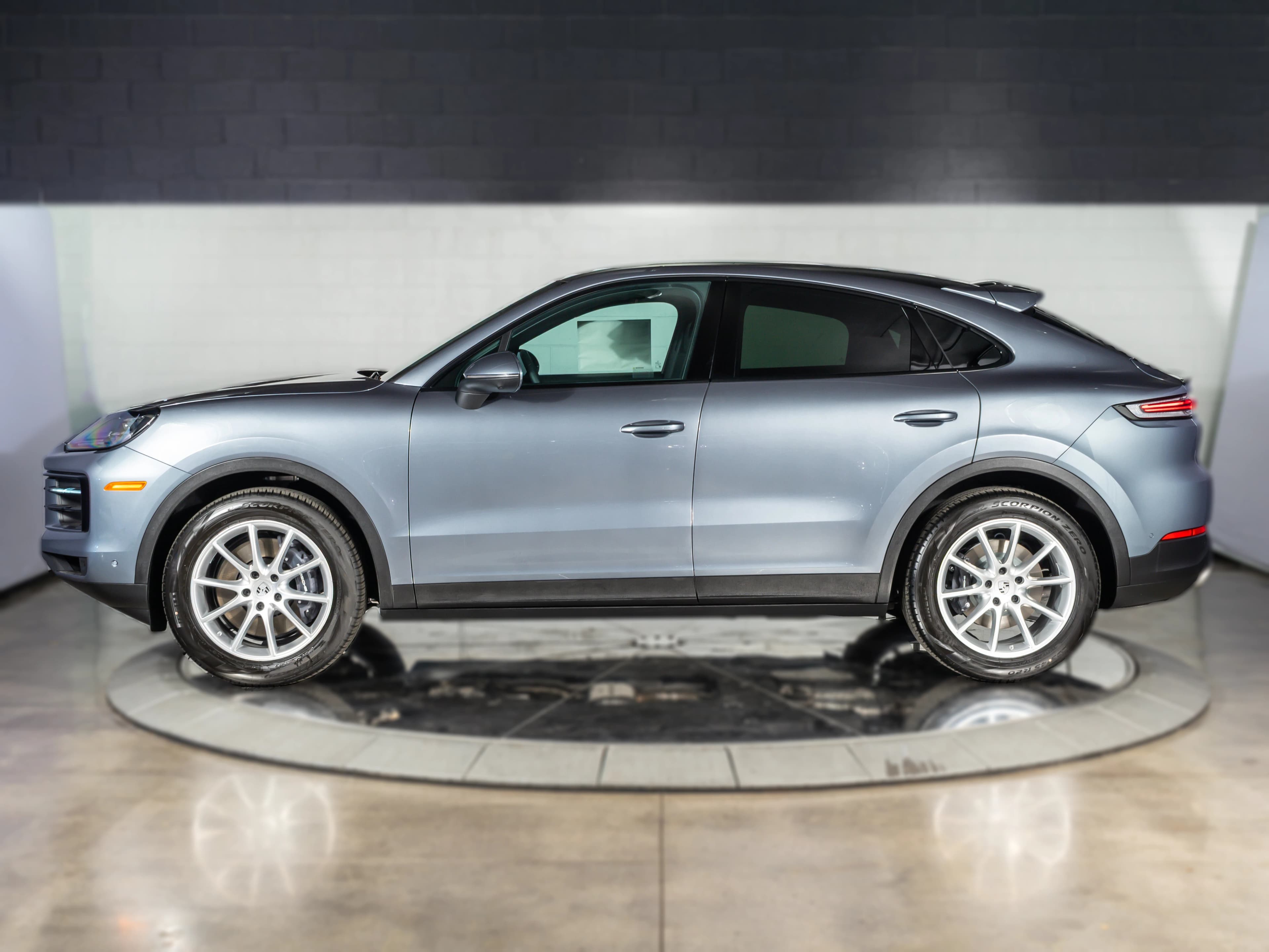 Porsche Cayenne Base Coupe AWD 2026 — side view