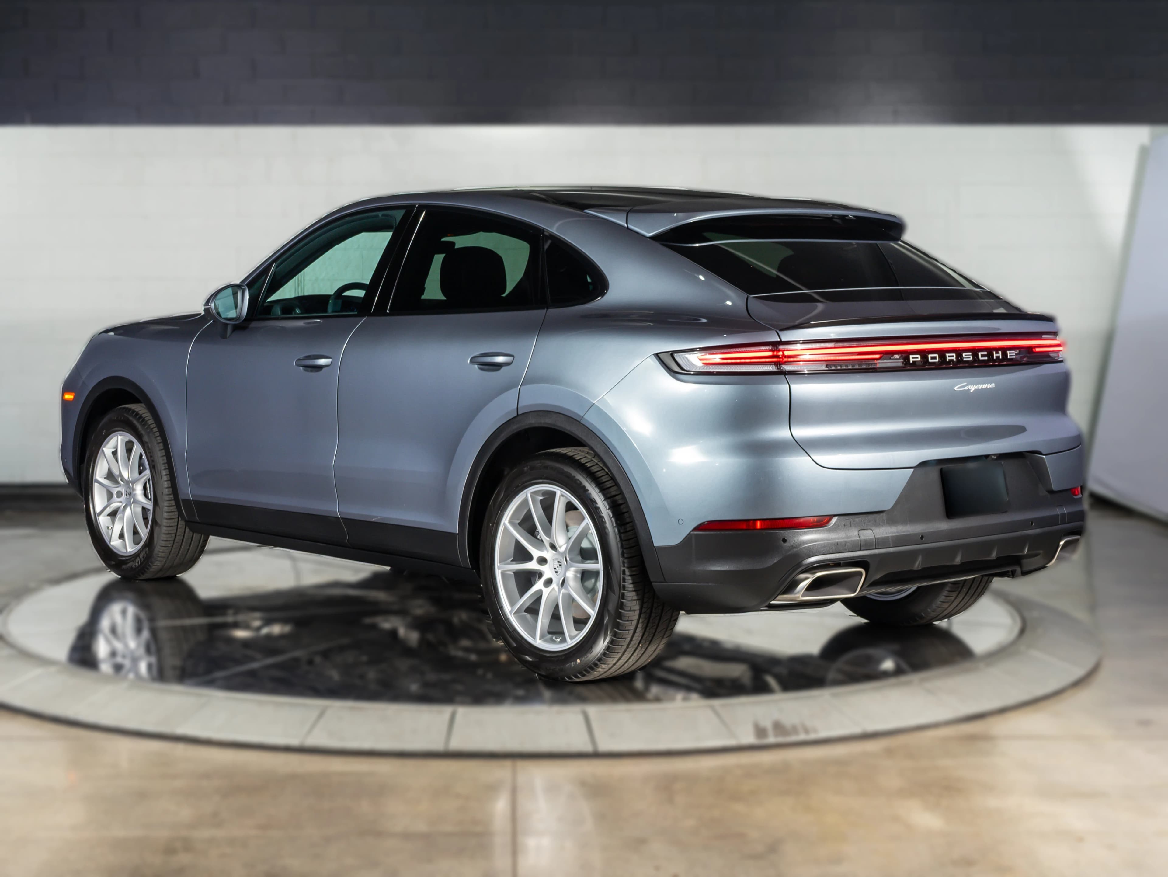 Porsche Cayenne Base Coupe AWD 2026 — side view