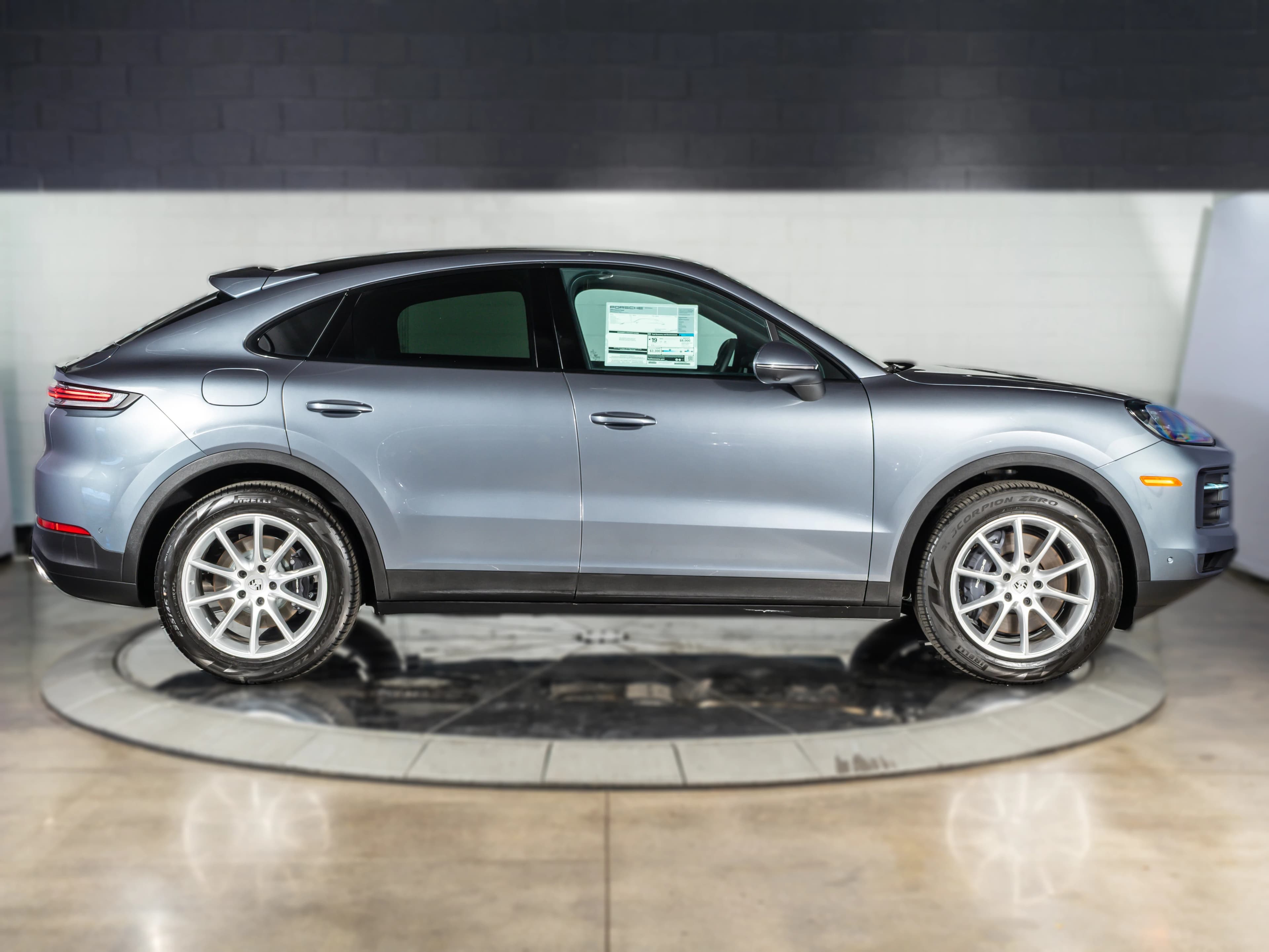 Porsche Cayenne Base Coupe AWD 2026 — side view