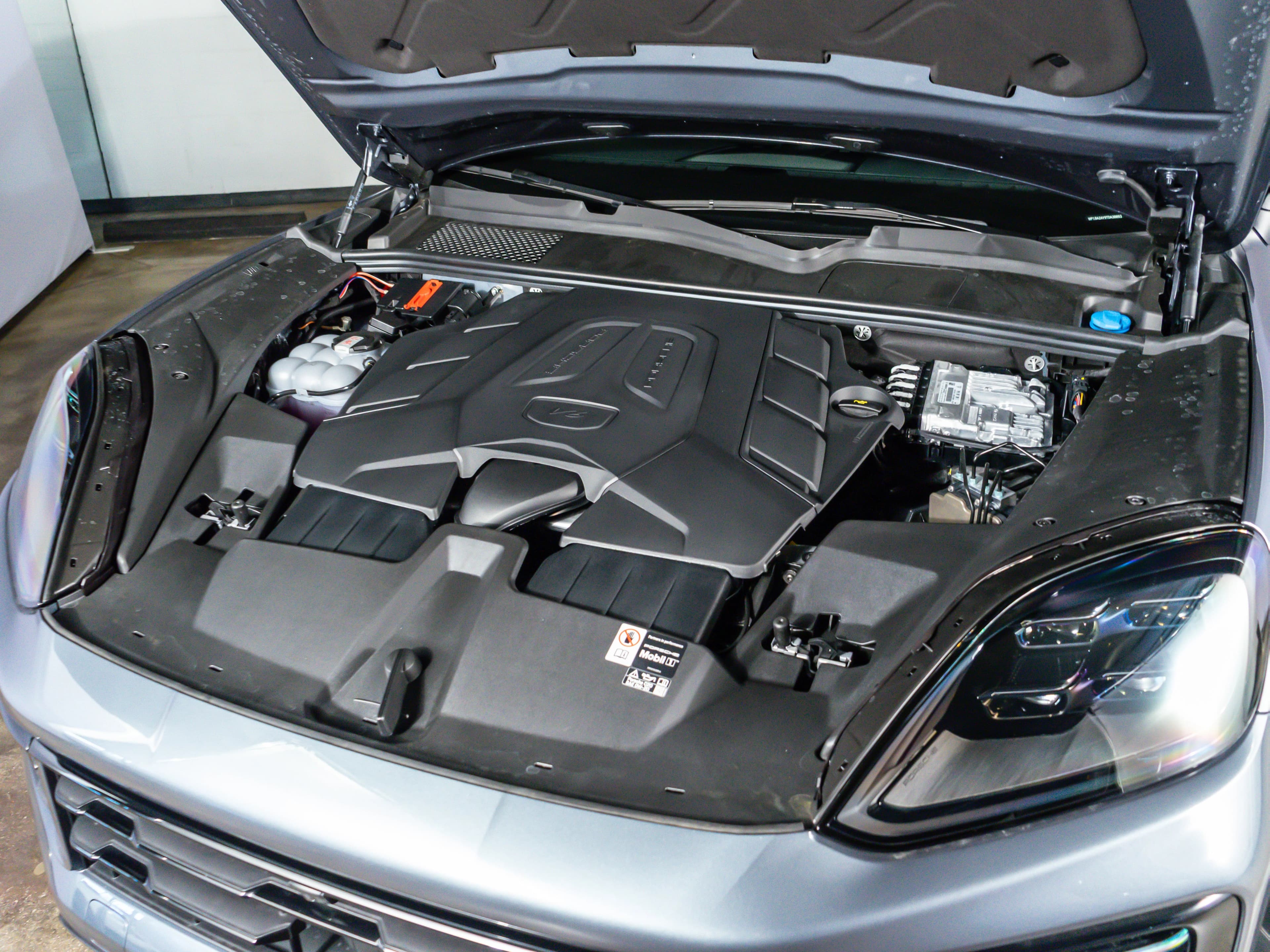Porsche Cayenne Base Coupe AWD 2026 — side view