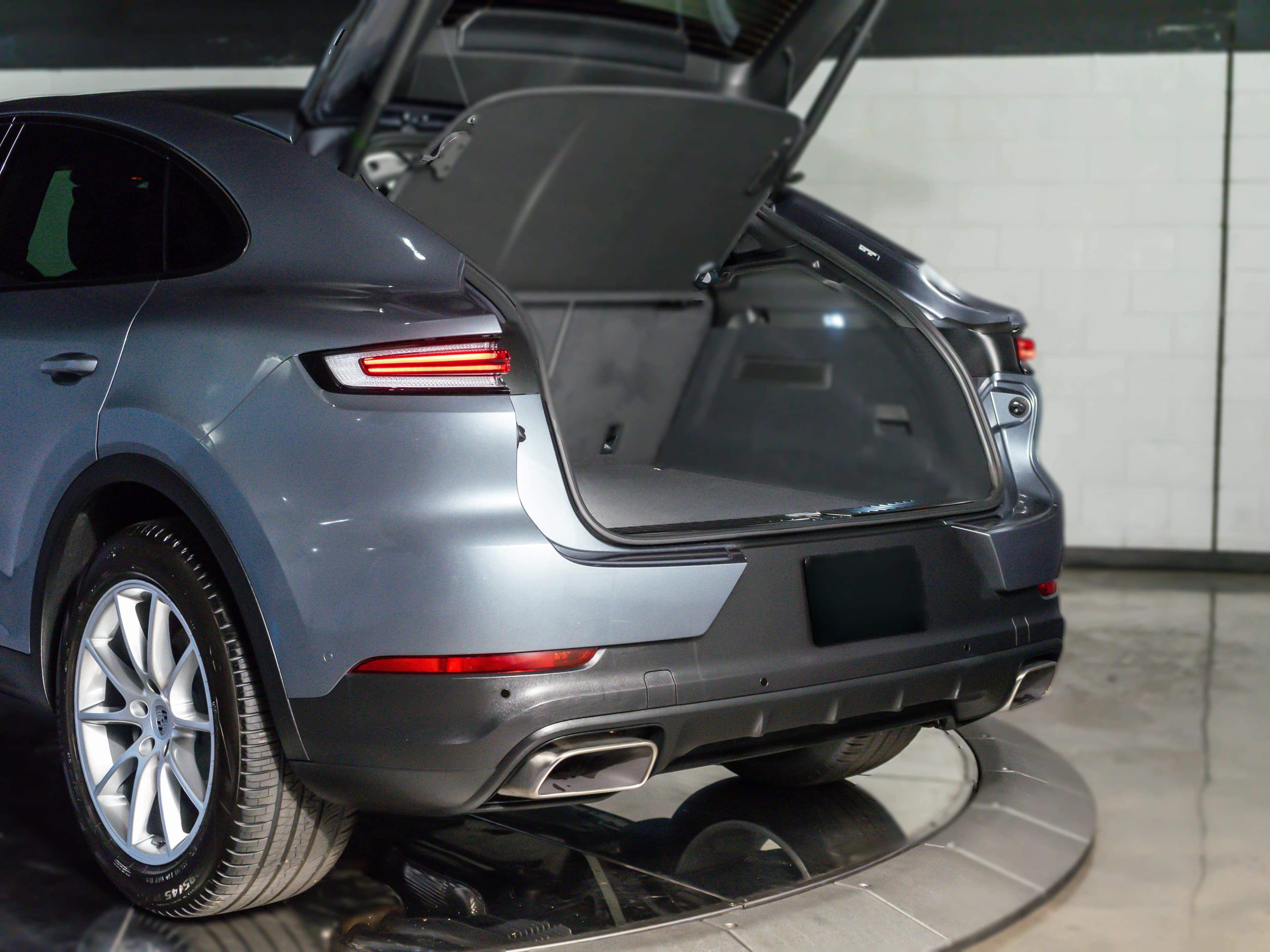 Porsche Cayenne Base Coupe AWD 2026 — side view