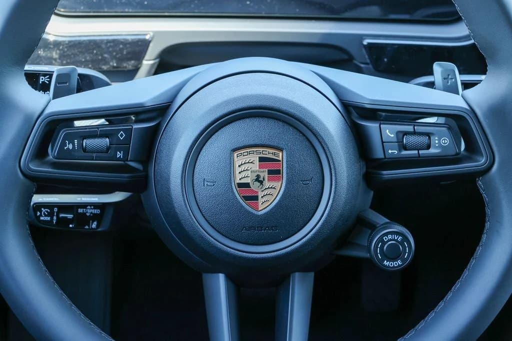 Porsche Cayenne Base Coupe AWD 2026 — side view