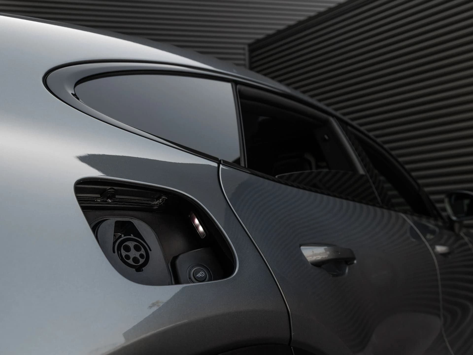 Porsche Cayenne Electric Coupe AWD 2026 — side view