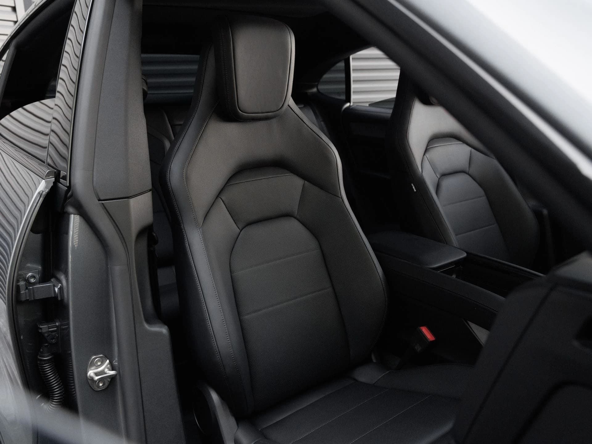 Porsche Cayenne Electric Coupe AWD 2026 — side view