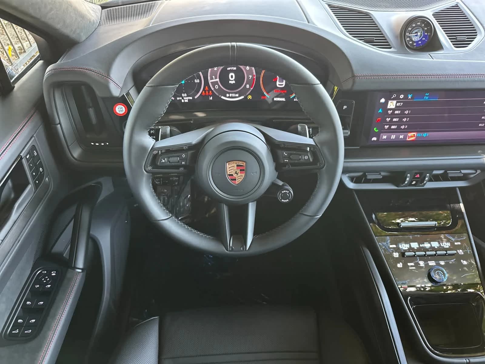 Porsche Cayenne GTS Coupe AWD 2026 — side view
