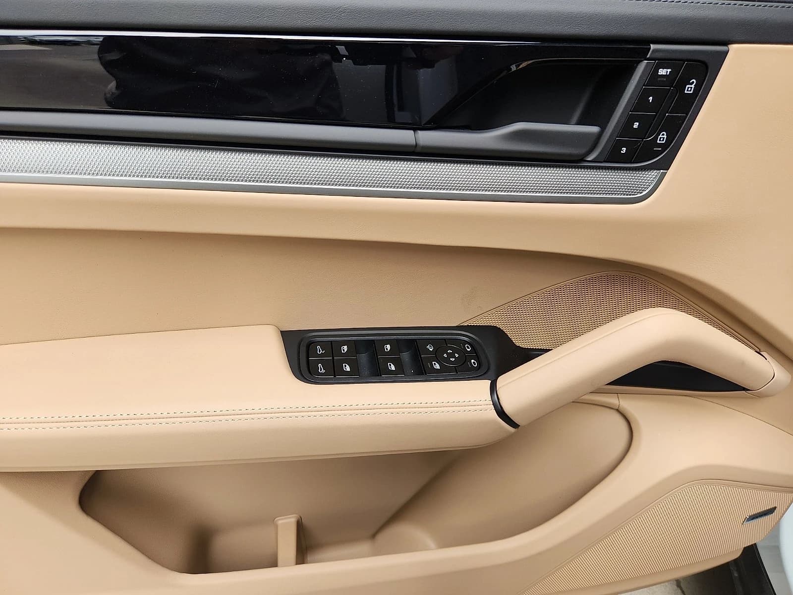 Porsche Cayenne S Coupe AWD 2026 — side view