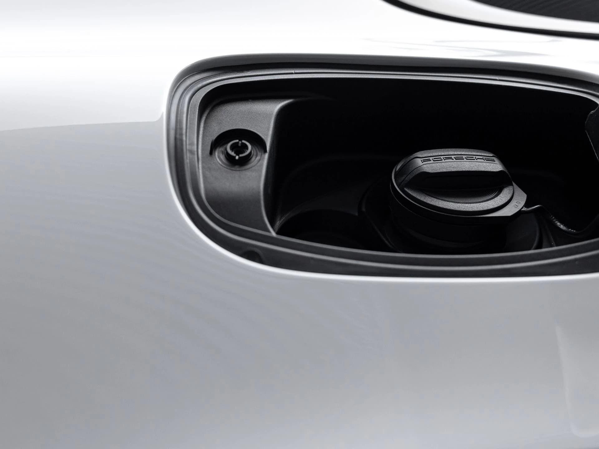 Porsche Cayenne S E-Hybrid Coupe AWD 2026 — side view