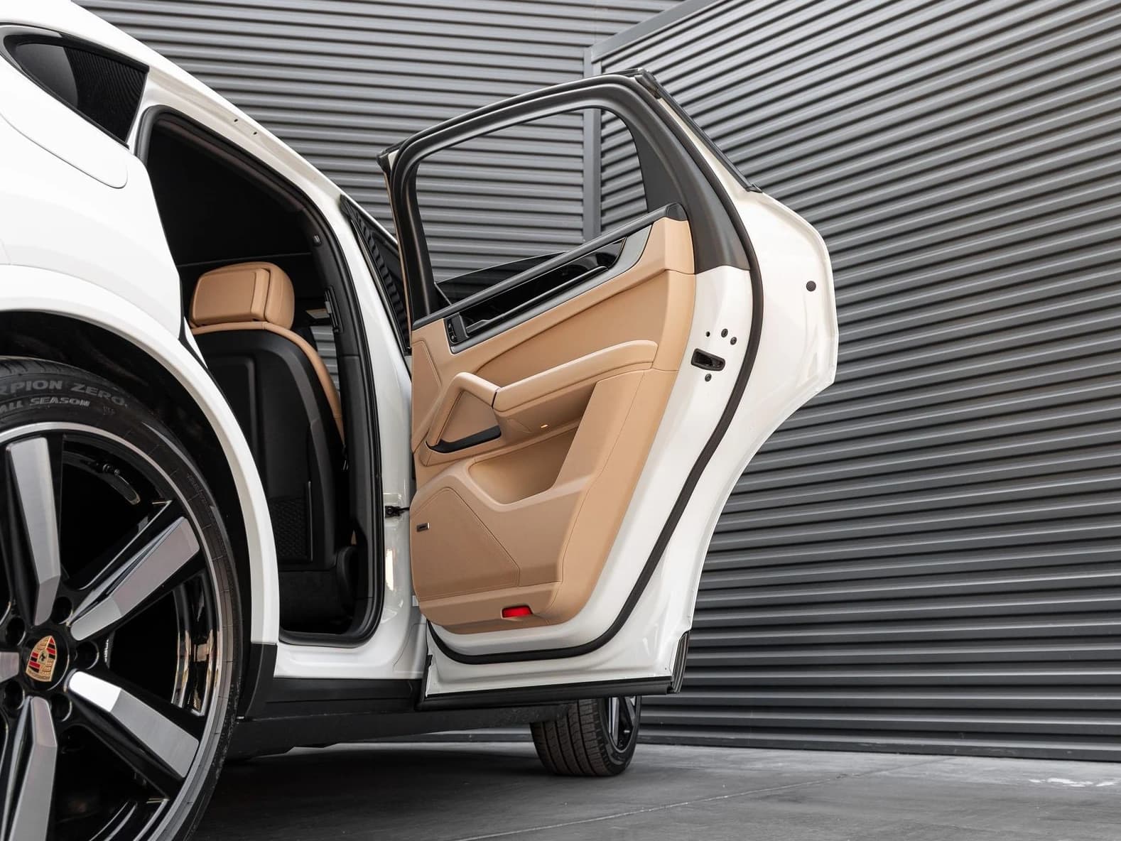 Porsche Cayenne S E-Hybrid Coupe AWD 2026 — side view
