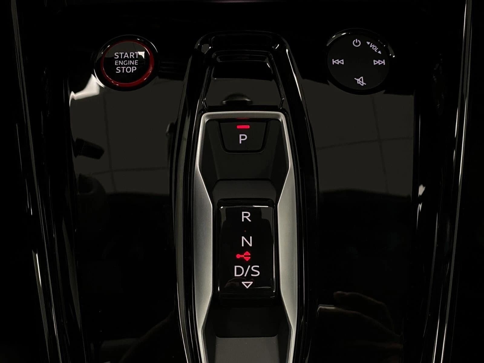 Audi RS 3 Base quattro 2026 — side view