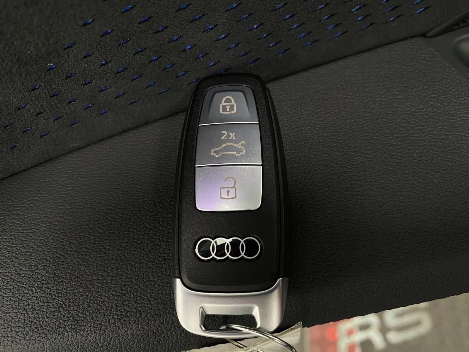 Audi RS 3 Base quattro 2026 — side view