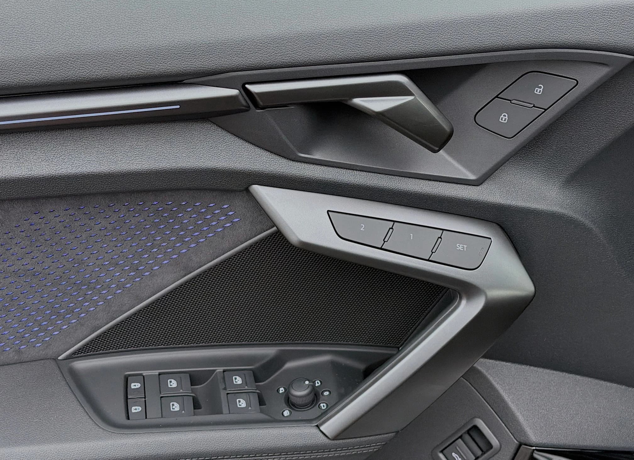 Audi RS 3 Base quattro 2026 — side view